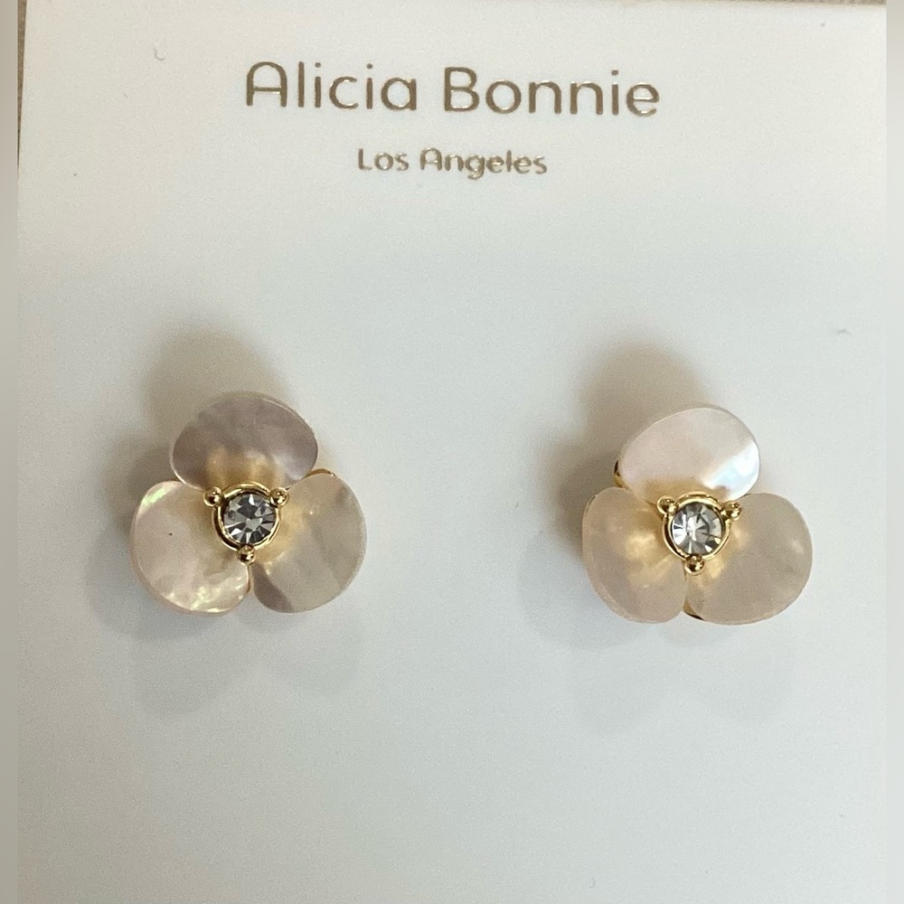 Alicia Bonnie Shimmer - Picture 2 of 5